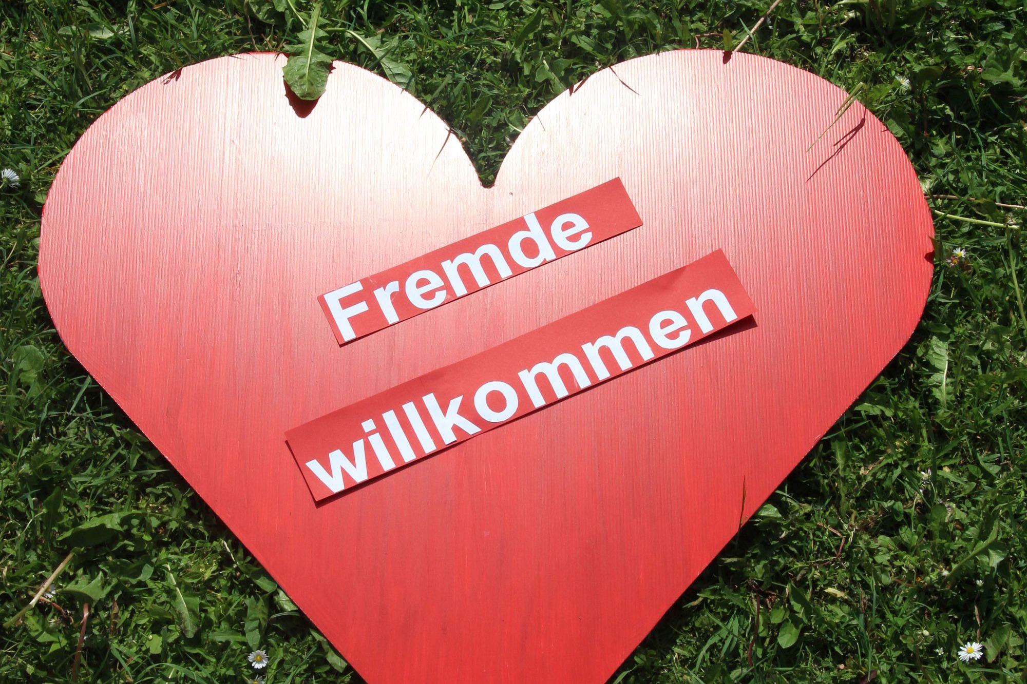 Fremde willkommen