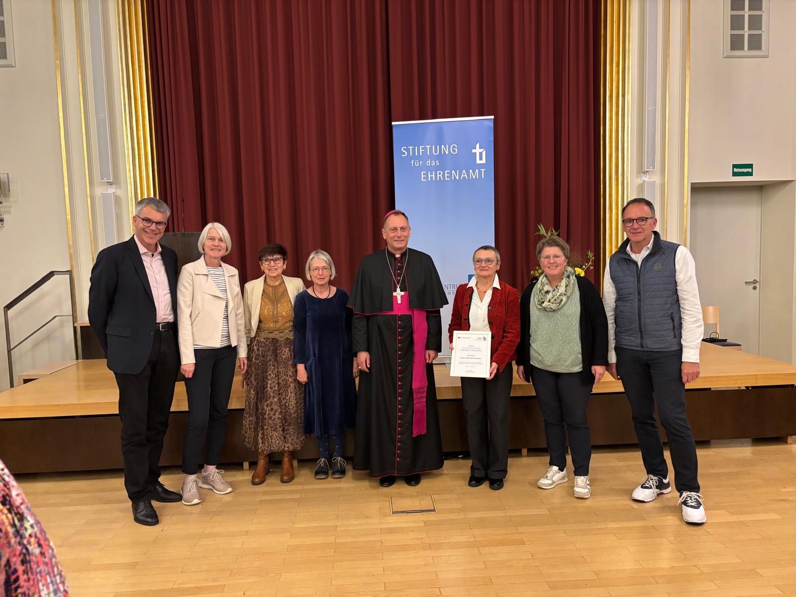 Team Frühschicht aus Zapfendorf mit Erzbischof Gössl